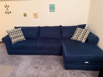 BOB'S SECTIONAL COUCH WITH PULL-OUT SLEEPER BED ***LIKE NEW