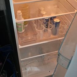 Avanti 7CU Mid Size Fridge $80 (works perfect)