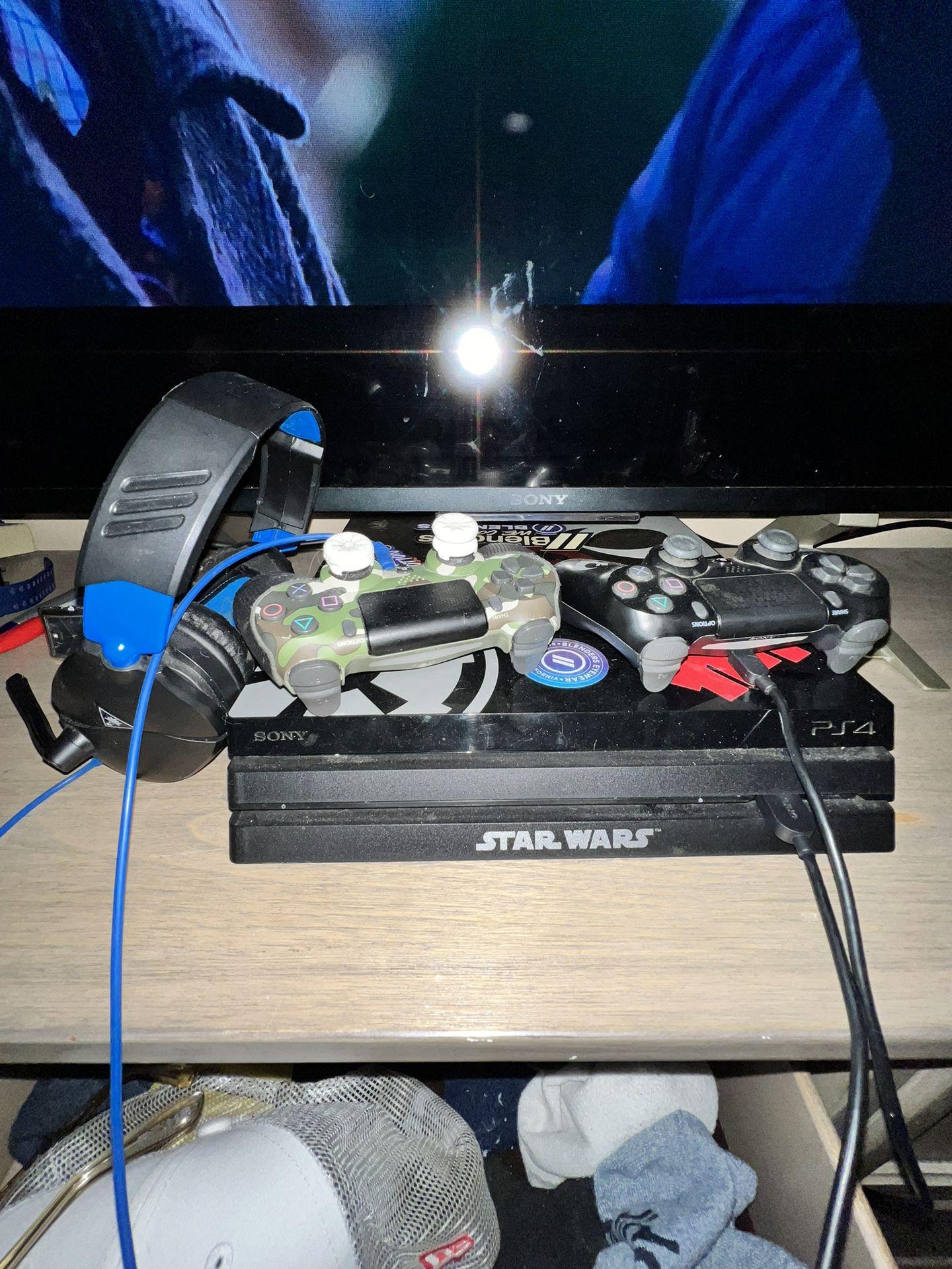 PS4 Star Wars Edition with Headphones 