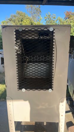 Swamp cooler with wheels