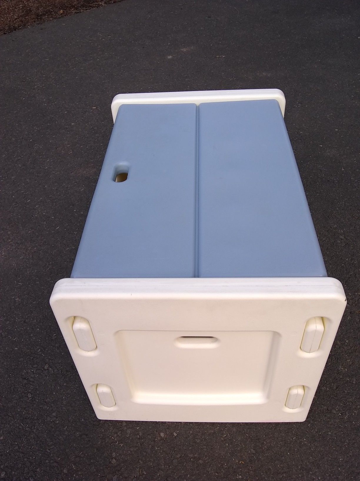 XL Large Little Tikes blue and white toy box/ chest excellent condition for Sale in Vancouver