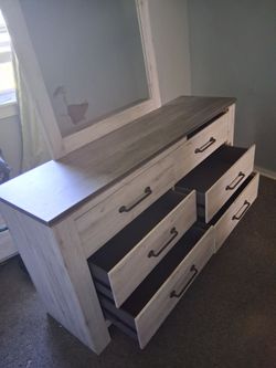 4 PC. Bedroom set