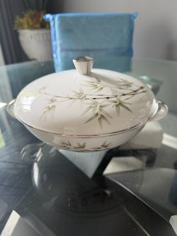 Seyei  Fine China bamboo covered serving bowl