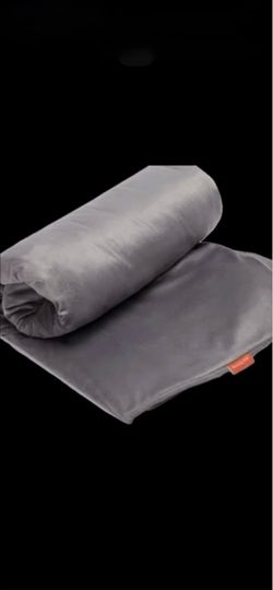 15 POUND WEIGHTED BLANKET. SEE POST. HAVE 2. $65.00 EACH. BEIGE/CREAM COLOR.