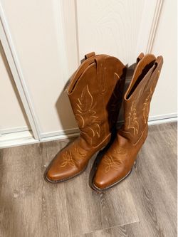 Women’s Light Brown Cowboy Boots