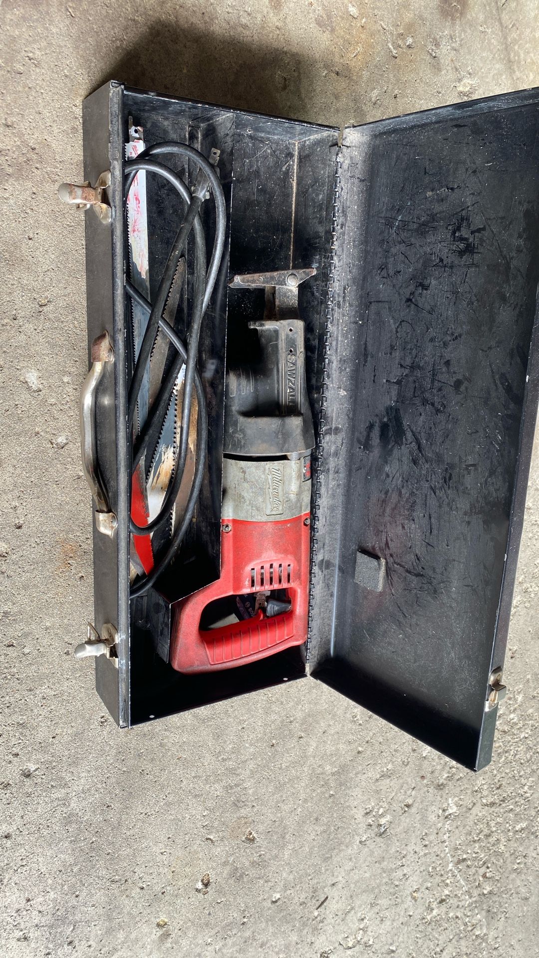 MILWAUKEE TOOLS SAWZALL