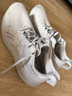 ASICS Nimbus Gel Running Sneakers gray White
