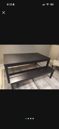 Expandable dining table