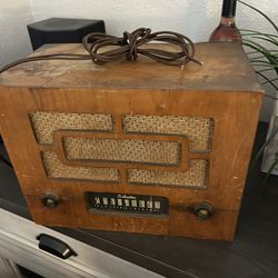 Older Vintage Radio 