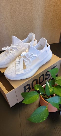2022 Yeezy 350 V2 Bone Mens Size 11.  Brand New