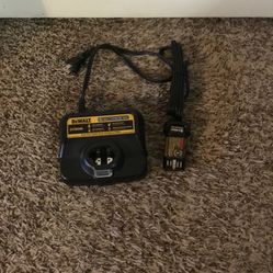 Dewalt DCB095 8V MAX Lithium Ion Battery Charger for DCB080 Battery 8 V MAX