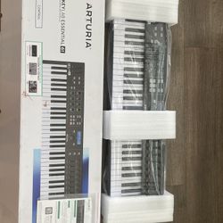 Arturia Keylab Essential 61 Universal Midi Controller.