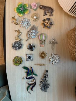 Collection of 20 Vintage pins from 50’s and 60’s