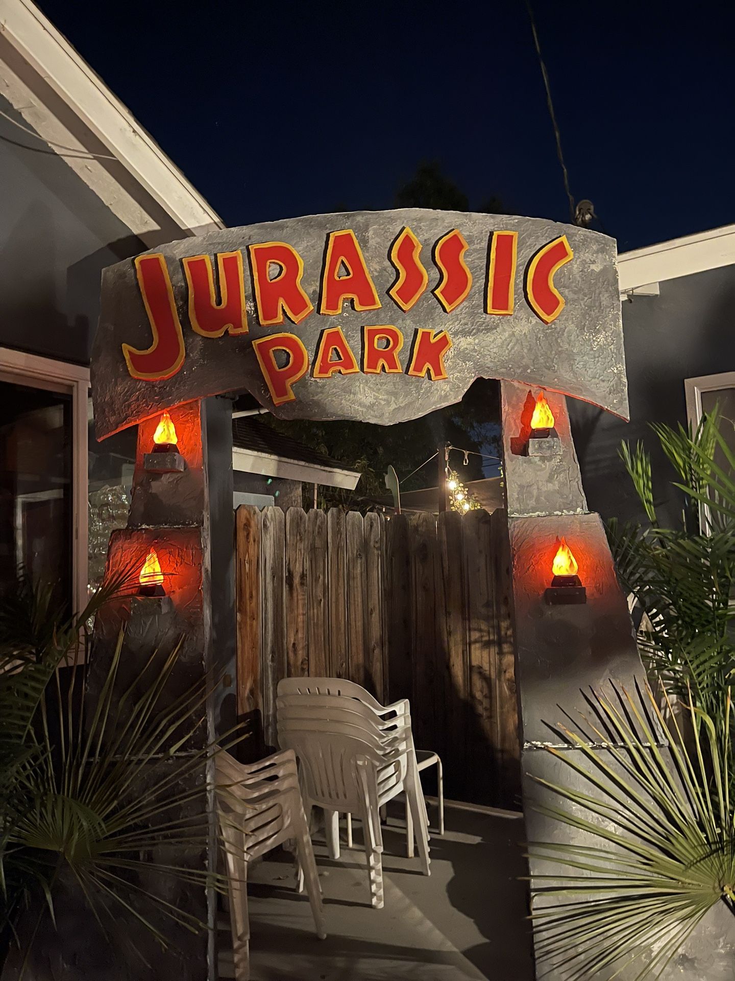 JURASSIC PARK ENTRANCE PROP