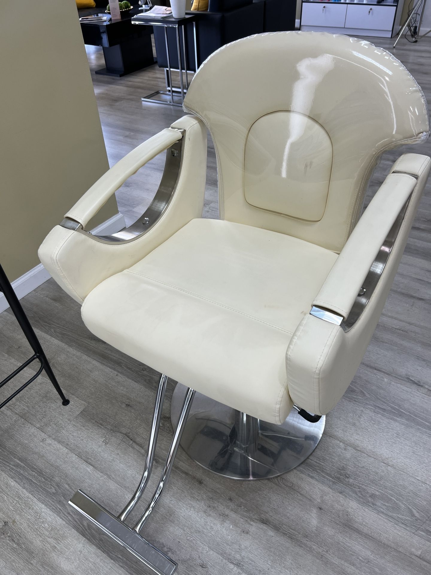 6 x used Hair Salon Chairs