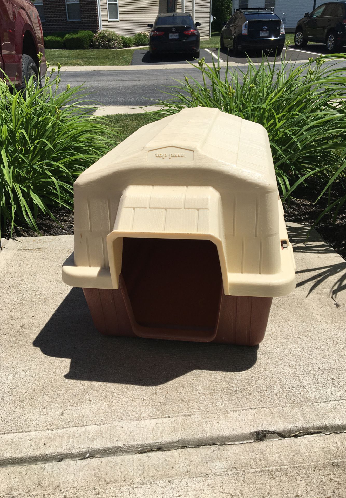 Petmate Top Paw plastic dog house for small dog -please see detailed size in description