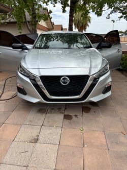 Nissan Altima sr