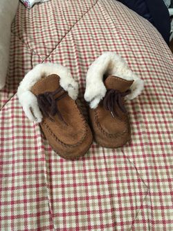 Baby Uggs size 4.5