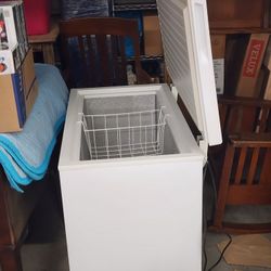 Holiday Household [Chest] Freezer