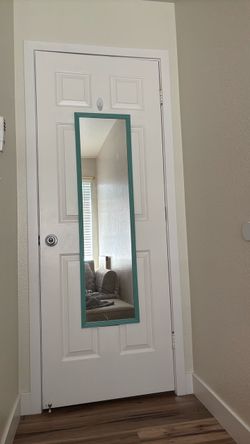 Hanging mirror green