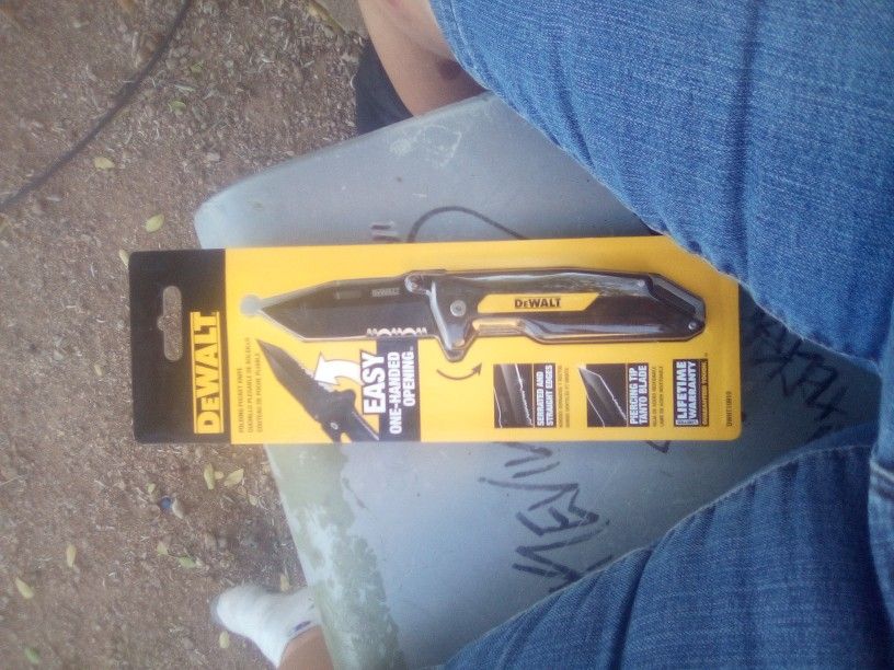 DeWalt Folding Hand Knife