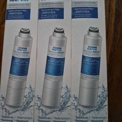 Refrigerator water filters
