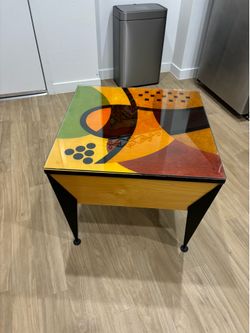 ART END TABLE