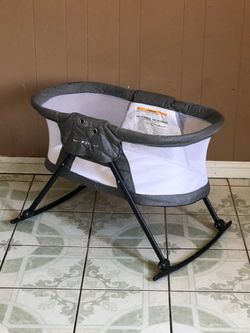 LIKE NEW PORTABLE BABY BASSINET!!!!