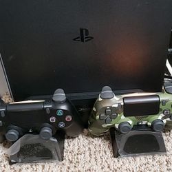 Sony PS4/PS4 Pro cooling stand and charger