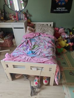 Kid bed frame
