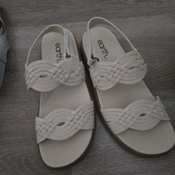 Earth Sandals Size 9 And Haven't Been Used 