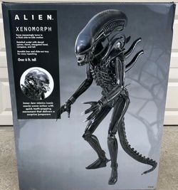 Spirit Halloween Alien Xenomorph animatronic prop