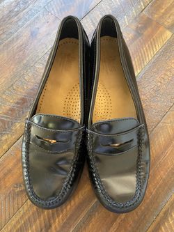 Women’s Size 8M Bass Weejuns Penny Loafers