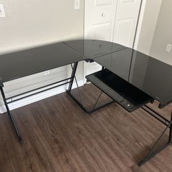 L-shaped Glass Desk 