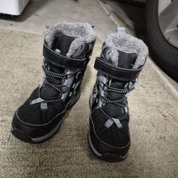 Kids Snowboots Size 10