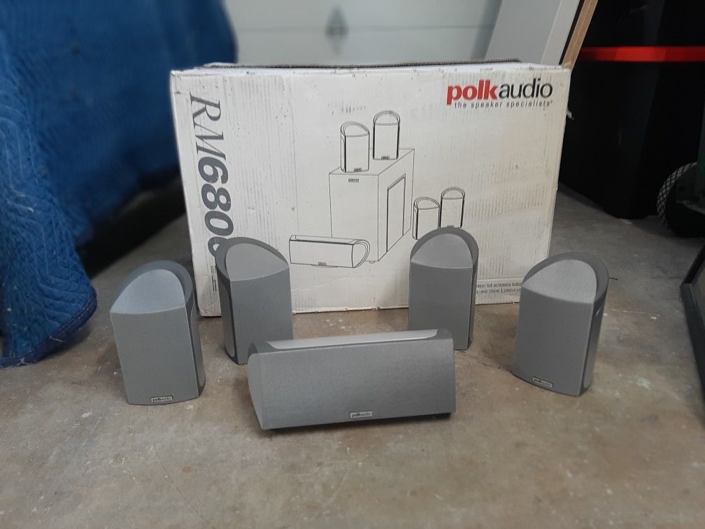 Polk Audio RM6800 5.1 Surround Sound Speakers with Powered Sub - Like New!