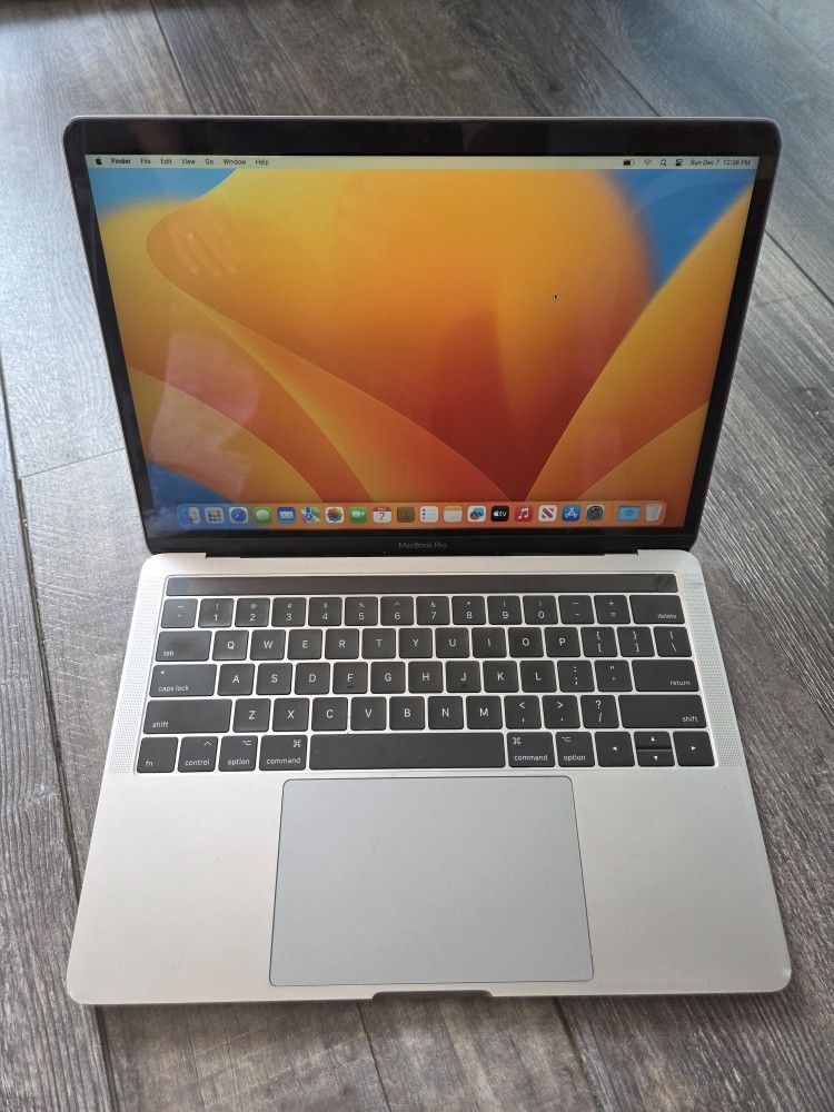 MacBook Pro with Touchbar 500gb SSD
