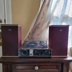 JVC Turntable With AM And FM Radio Comes With Original Speakers 