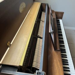 Baldwin console piano tuned built in dehumidifier 