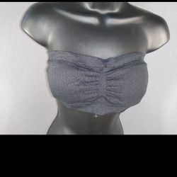 Black strapless padded wireless black size large
93% nylon and 7% spandex

