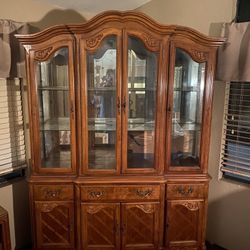 Hutch/China Cabinet