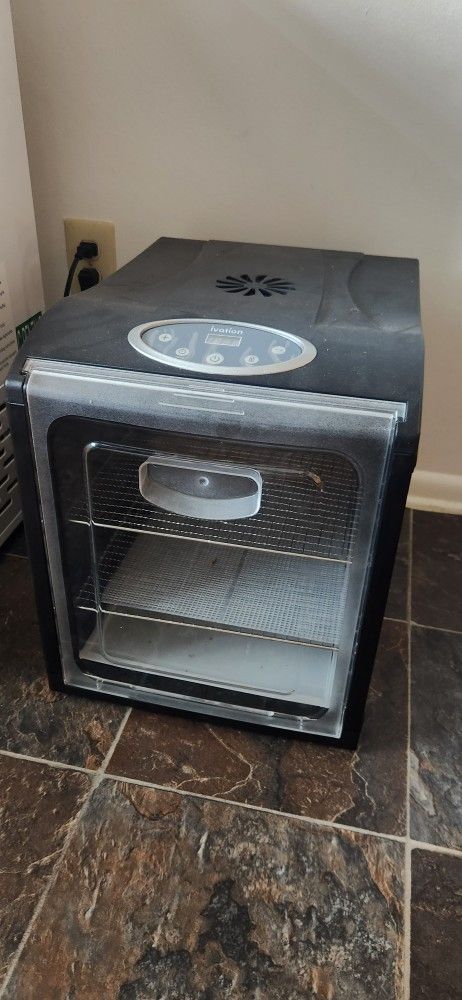 Dehydrator