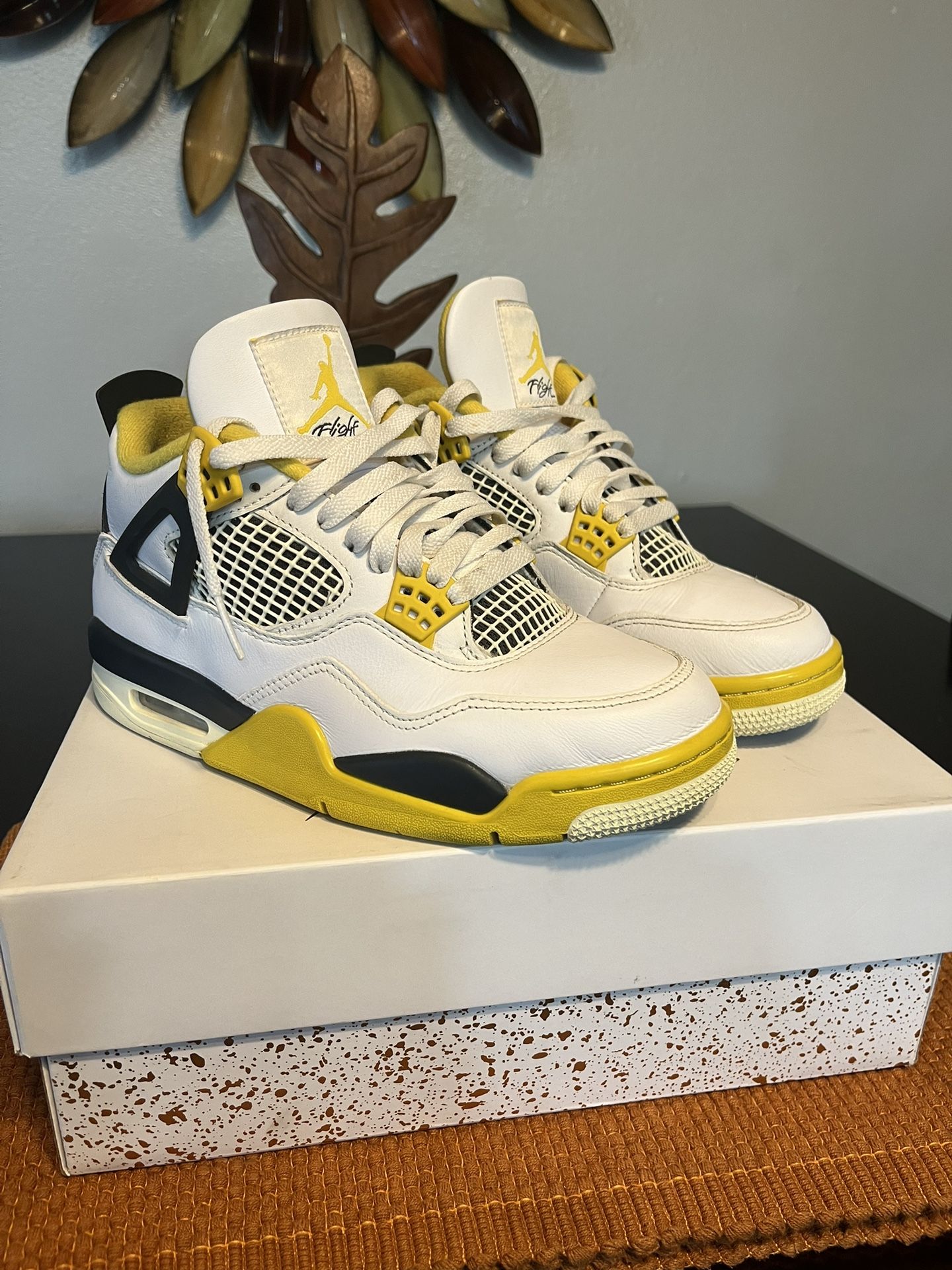 Jordan 4 Vivid Sulfur