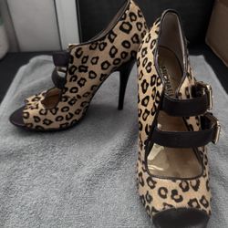 Michael Kors High https://offerup.com/redirect/?o=SGlsbHMuTmV3 Size 7