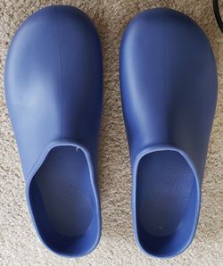 New Sloggers size 9 women's blue gardenb patent