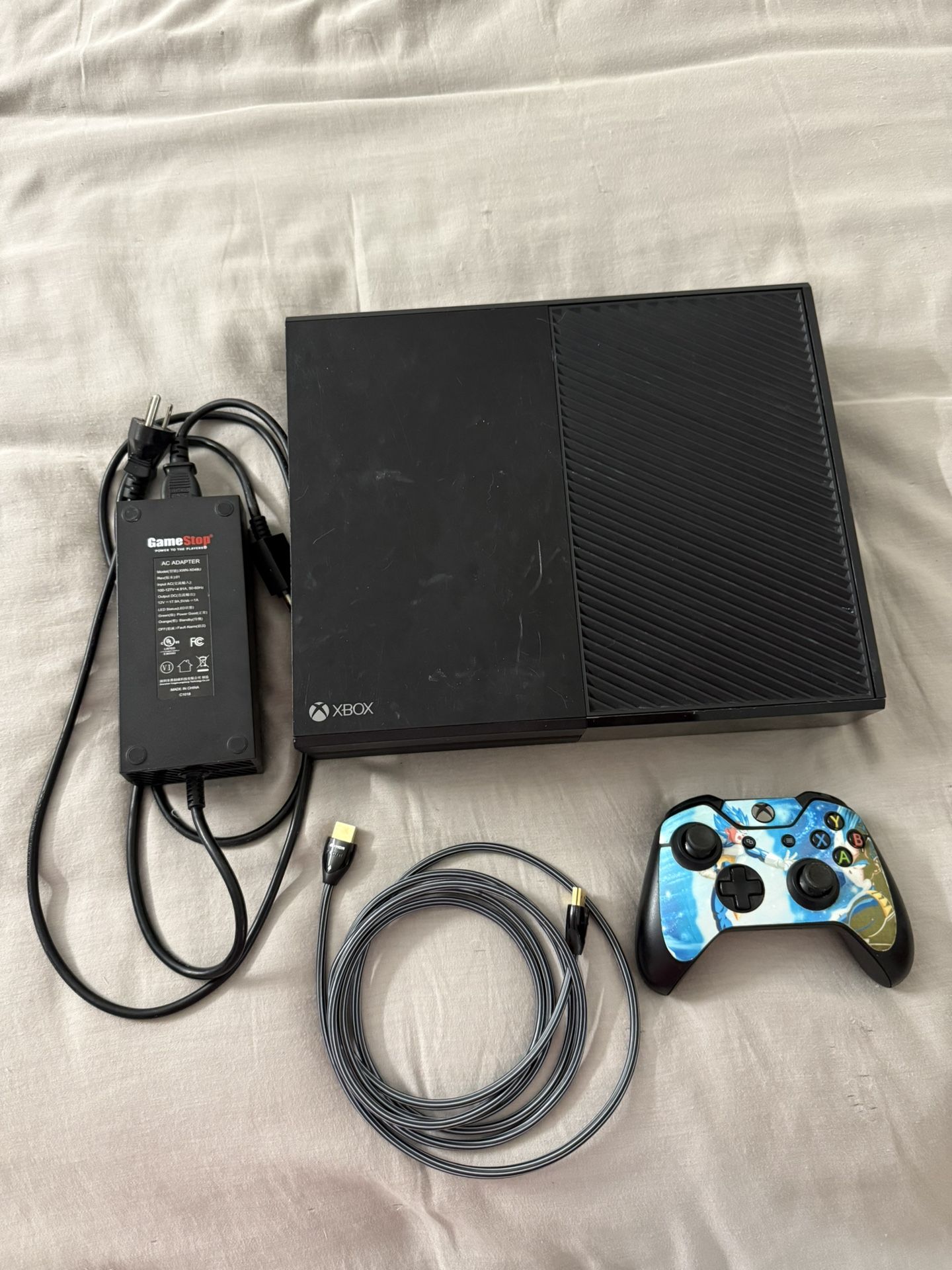 Xbox One+ 1 Controller+ 1 Digital Game+ 1Hdmi+ Power Cord