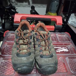 Keen work shoes. (Size 9)