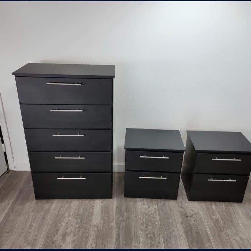 BLACK CHEST AND 2 NIGHTSTANDS  • GAVETERO Y 2 MESITAS DE NOCHE NEGRO 