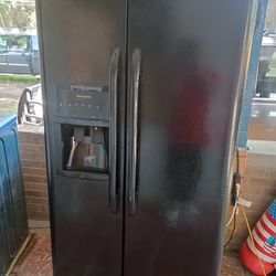 Black Frigidaire Side By Side Refrigerator 