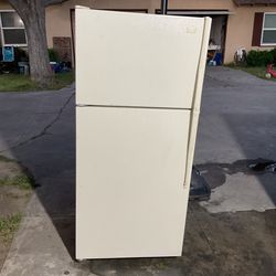 Whirlpool Apartment Size  Refrigerator 
